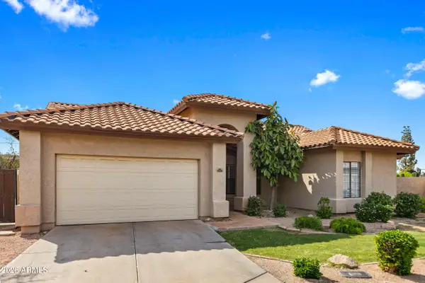 1202 E Greenway Circle, Mesa, AZ 85203