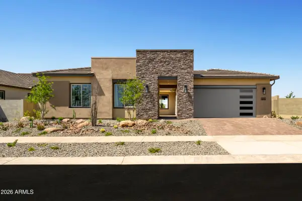 686 W Treasure Trail, Apache Junction, AZ 85120