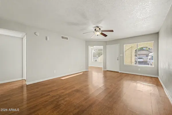 4730 W Northern Avenue #1104, Glendale, AZ 85301