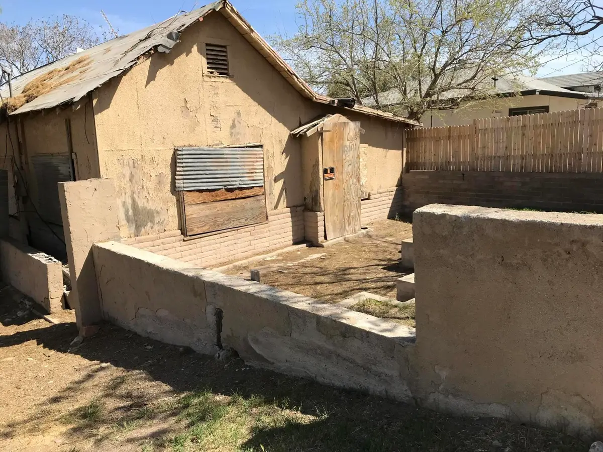 6001 S Board Drive, Miami, AZ 85539 - #1