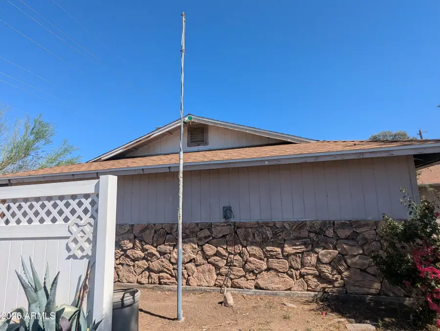 404 E Osage Avenue, Apache Junction, AZ 85119 - #3