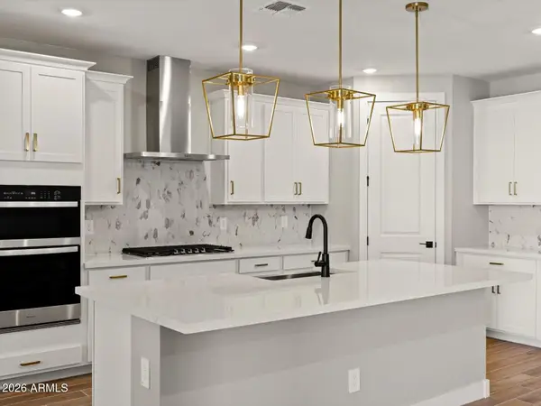 390 W Flatiron Trail, Apache Junction, AZ 85120