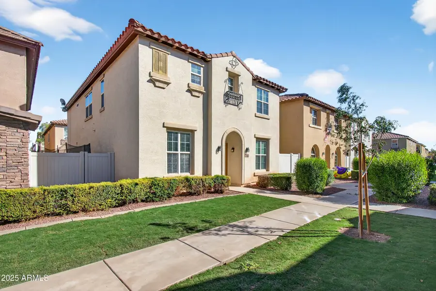 886 S Huish Drive, Gilbert, AZ 85296 - #2
