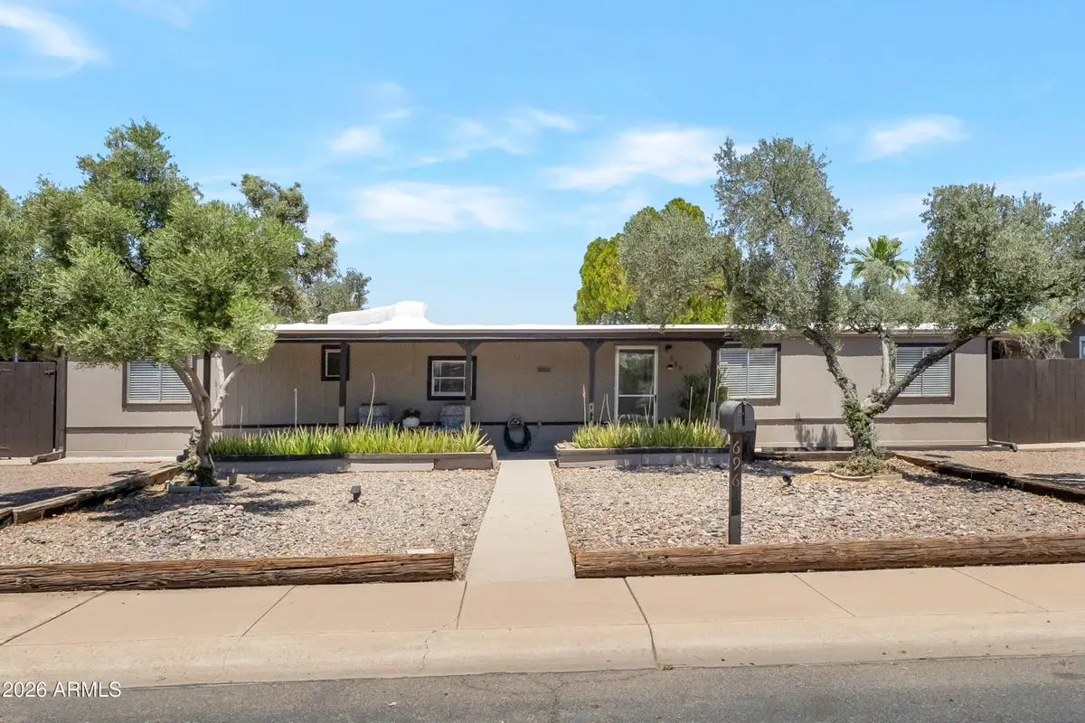696 W Manor Street, Chandler, AZ 85225 - #1