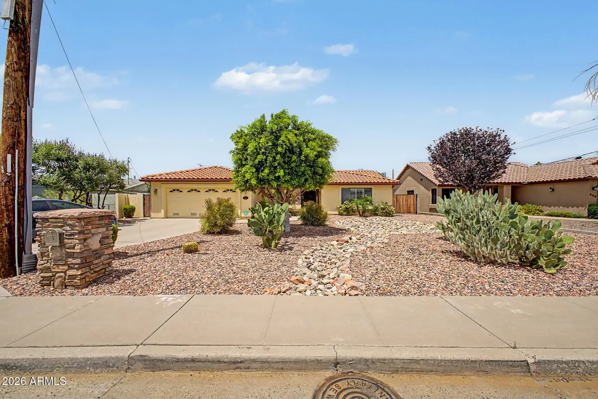 802 E Roberts Road, Phoenix, AZ 85022 - #1