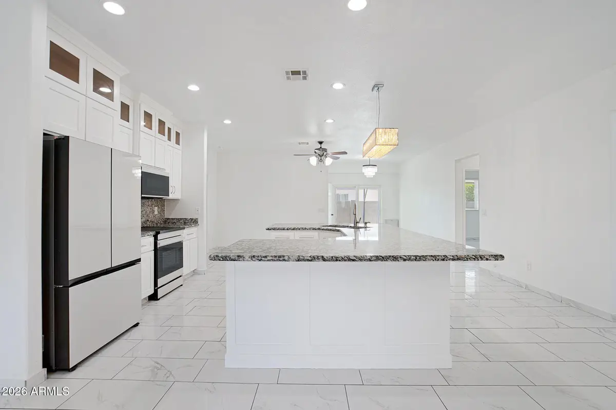 5802 S 42nd Avenue, Phoenix, AZ 85041 - #1