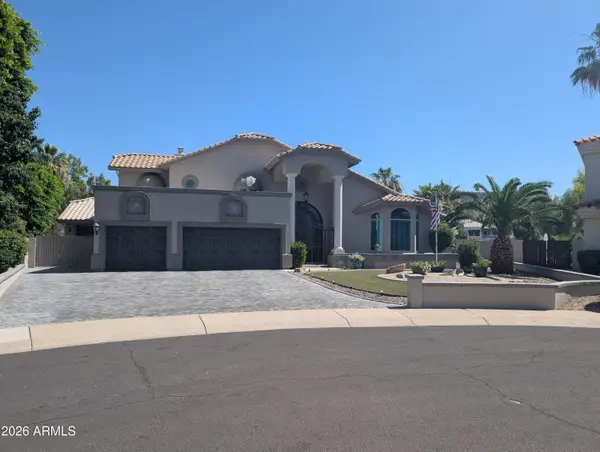 5866 W Del Lago Circle, Glendale, AZ 85308