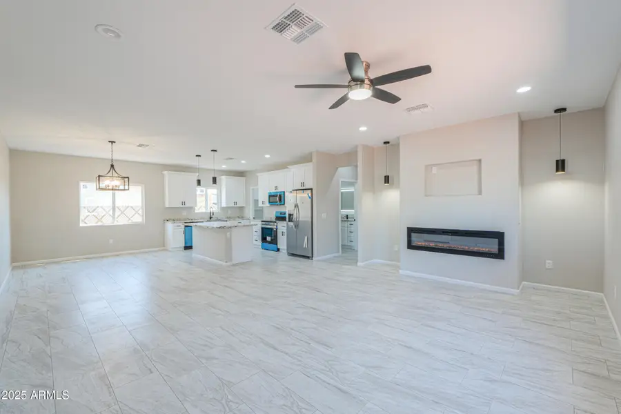 233 E Cedar Avenue, Casa Grande, AZ 85122 - #3