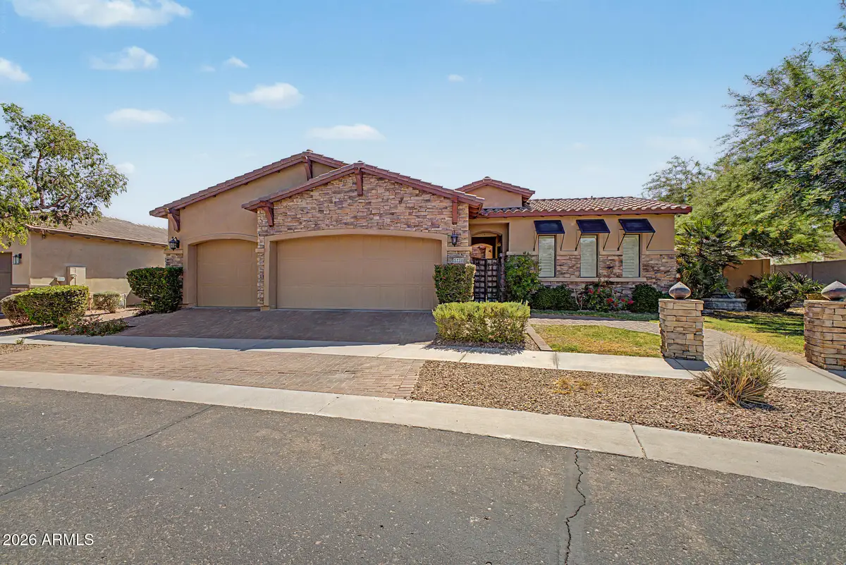 3238 E Mountain Village Circle, Phoenix, AZ 85042 - #1
