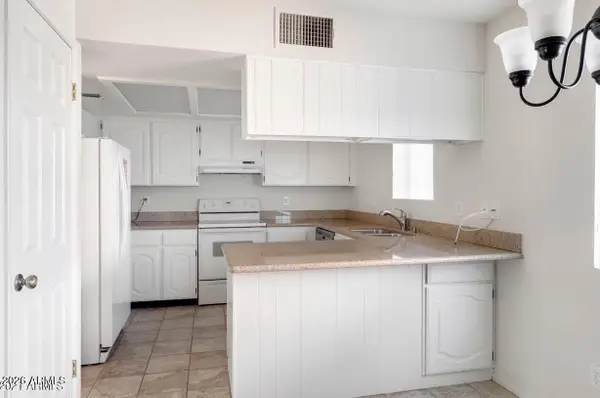 12222 N Paradise Village Parkway S #330, Phoenix, AZ 85032