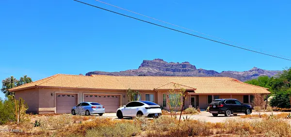 5076 E 18th Avenue, Apache Junction, AZ 85119