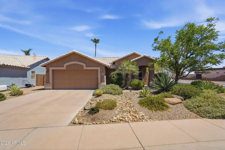 207 E Devon Drive, Gilbert, AZ 85296 - #2