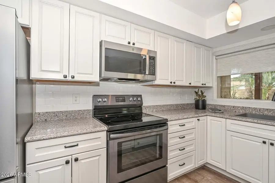3957 W Desert Hills Drive, Phoenix, AZ 85029 - #2