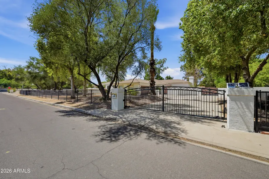 7214 E Royal Palm Road, Scottsdale, AZ 85258 - #2