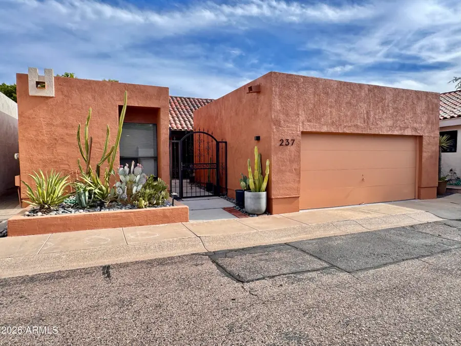 237 W Denton Lane, Phoenix, AZ 85013 - #2