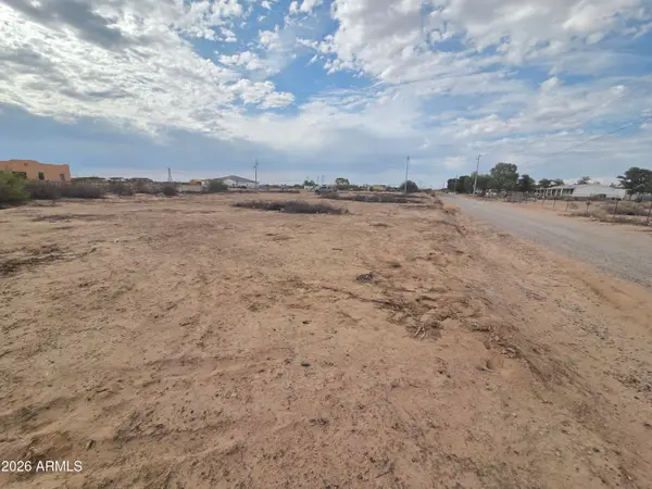 336 W Broadway Road #M, Tonopah, AZ 85354