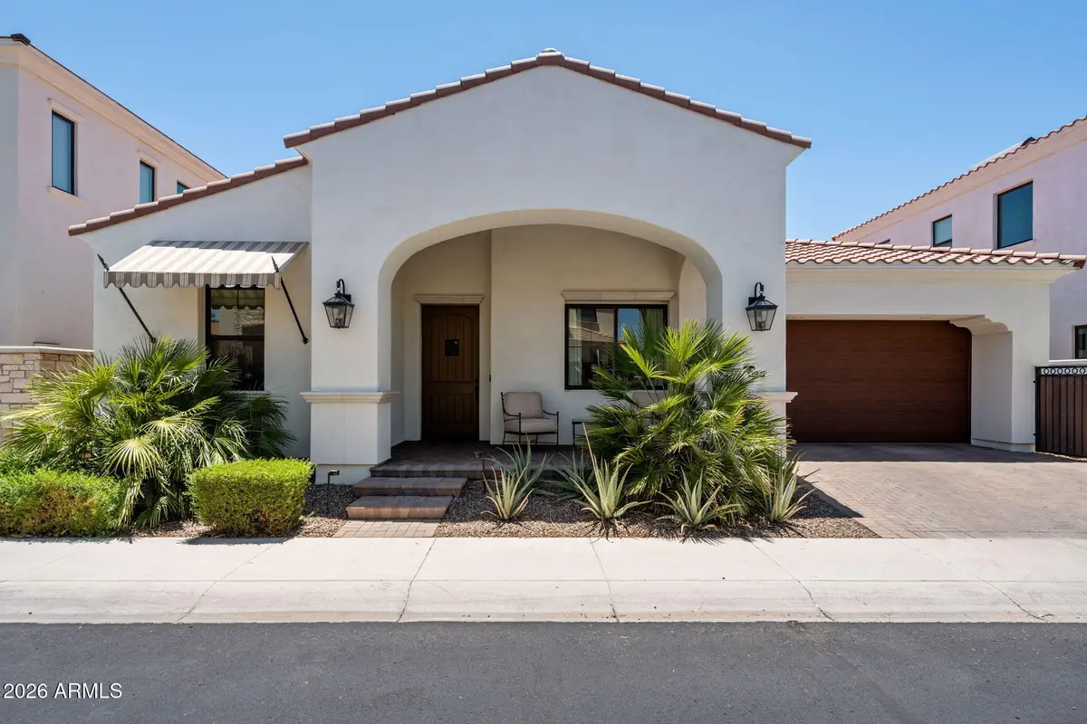 3927 E Crittenden Lane, Phoenix, AZ 85018 - #1