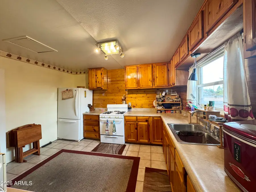 901 N Prairie Avenue, Winslow, AZ 86047 - #2