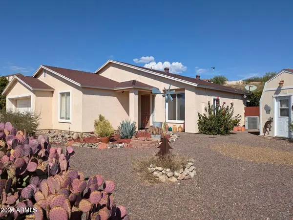 19440 E Indian Hills Drive, Black Canyon City, AZ 85324