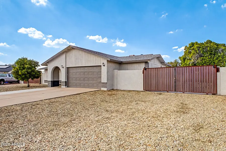 3118 W Woodridge Drive, Phoenix, AZ 85053 - #3