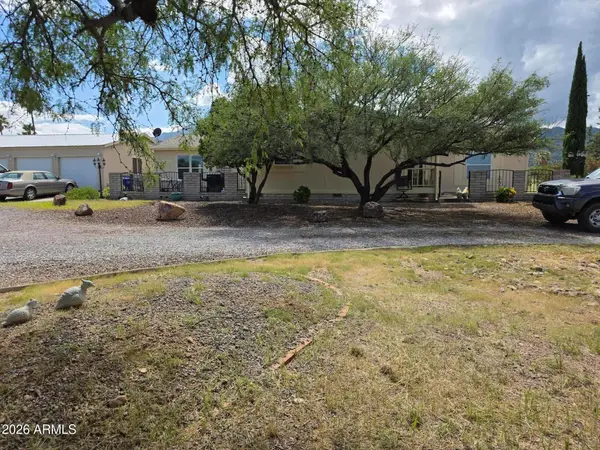5776 E Perry Lane, Hereford, AZ 85615