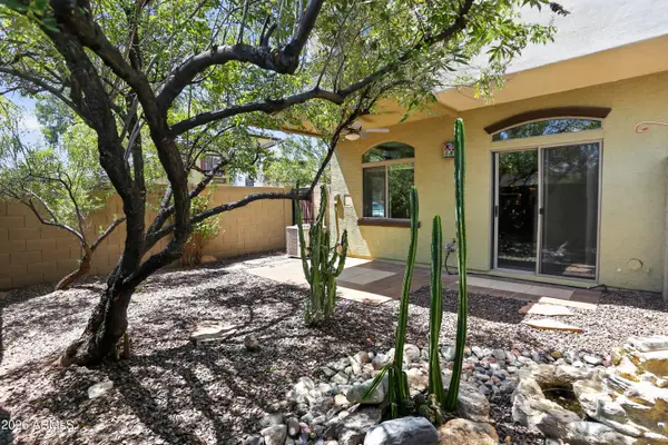 2725 E Mine Creek Road #1025, Phoenix, AZ 85024