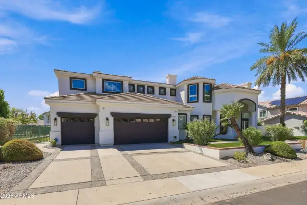 5881 W Del Lago Circle, Glendale, AZ 85308
