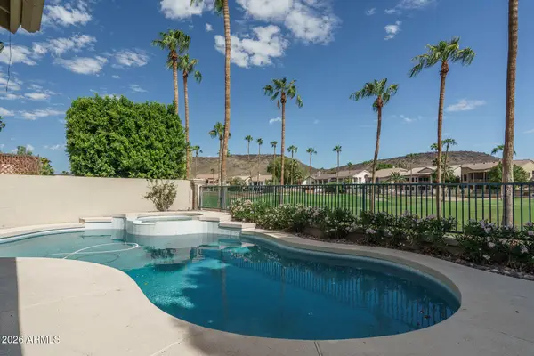 5859 W Del Lago Circle, Glendale, AZ 85308