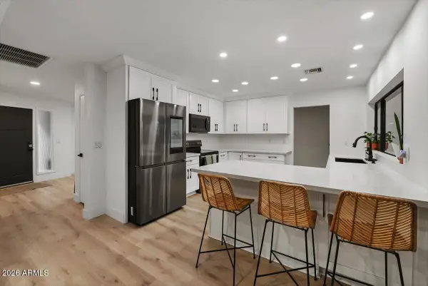 5126 W Echo Lane, Glendale, AZ 85302