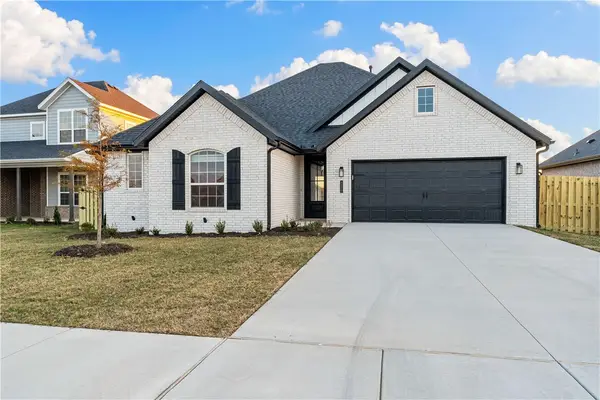 1913 Bugg Street, Pea Ridge, AR 72751