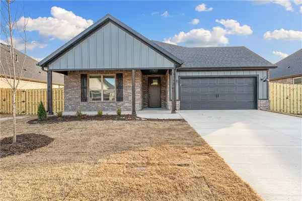 1913 N Edwards Street, Pea Ridge, AR 72751