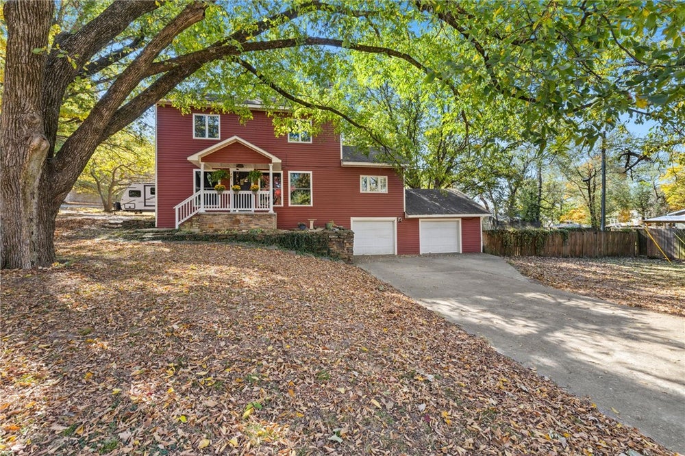 421 E Mccormick Street, Prairie Grove, AR 72753 BHGRE