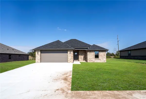1123 Center Court Circle, Grove, OK 74344