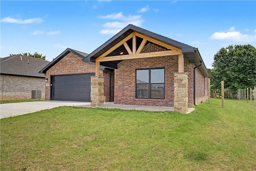 3611 N Wiley Drive, Siloam Springs, AR 72761 - #3