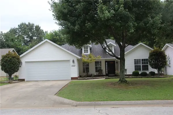 2547 W Arthur Hart Street, Fayetteville, AR 72703