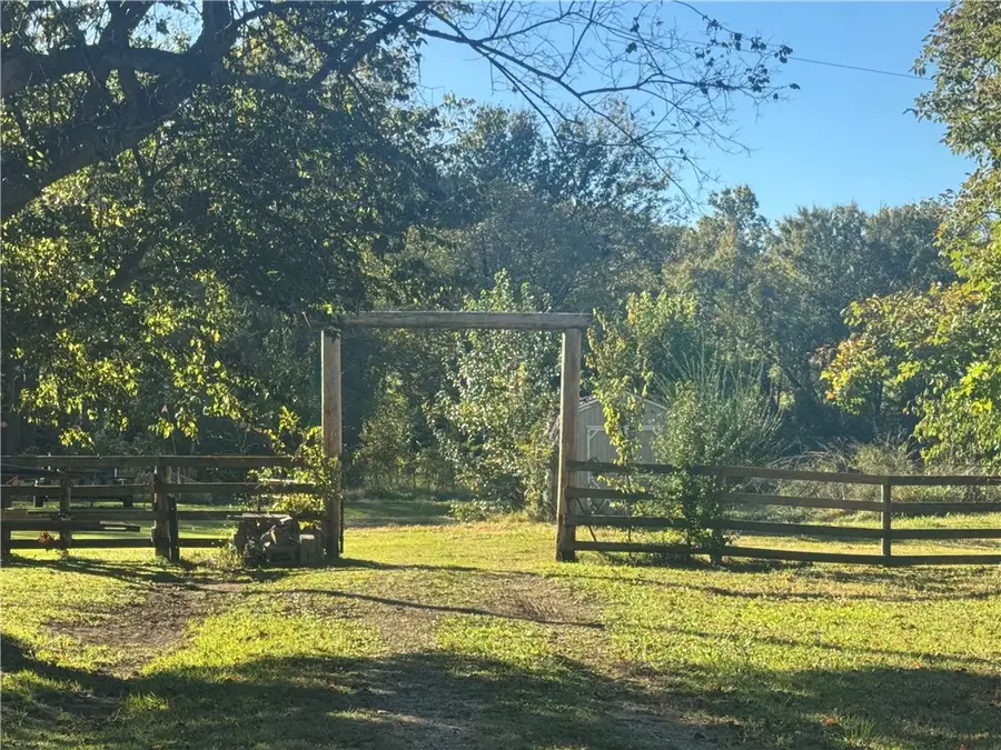 100 W Greenwood / Fulbright Hall, Fayetteville, AR 72701 - Image #2