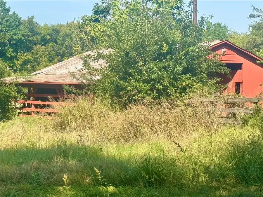 100 W Greenwood / Fulbright Hall, Fayetteville, AR 72701 - Image #3