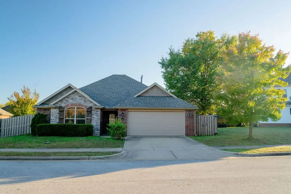 4302 W Murfield Drive, Rogers, AR 72758 - Image #1