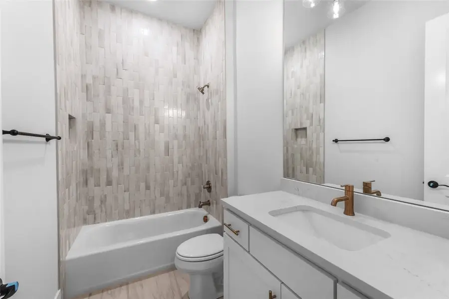 374 Woodsbury Lane, Elm Springs, AR 72762 - Image #3