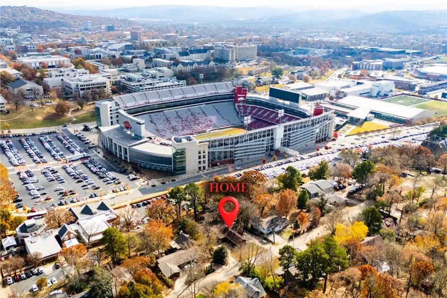 426 N Oliver Avenue, Fayetteville, AR 72701 - Image #2