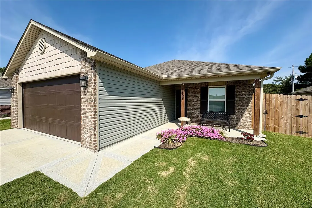 1807 E Annette, Siloam Springs, AR 72761 - Image #1