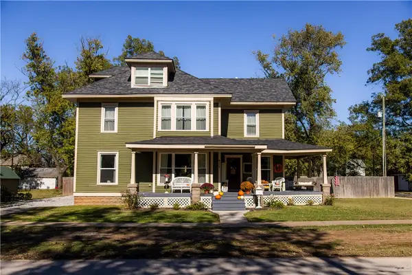 617 E Delaware Street, Siloam Springs, AR 72761