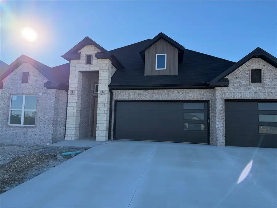 310 Hedge Drive, Centerton, AR 72719 - Image #2