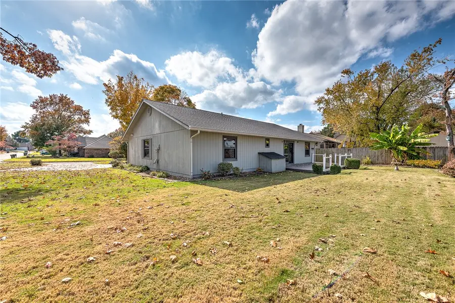 1217 W Countrywood Circle, Rogers, AR 72756 - Image #3