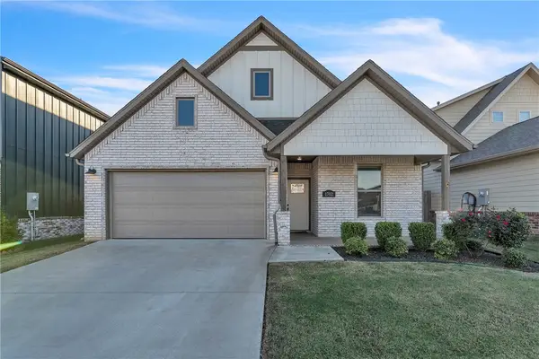 1702 Broadway Place, Rogers, AR 72758