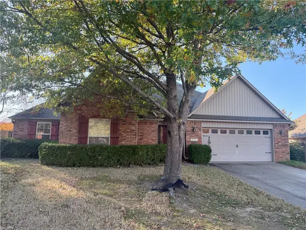 2471 Surtees Place, Fayetteville, AR 72704