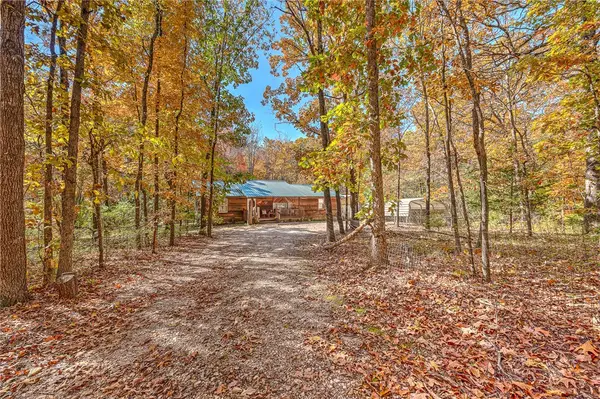 7977 Berry Avenue, Seligman, MO 65745