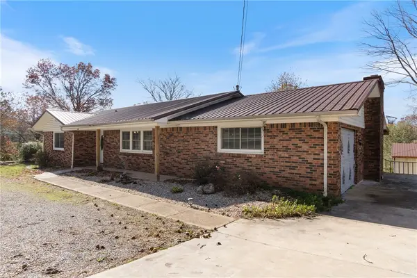 1502 N Springfield Street, Berryville, AR 72616