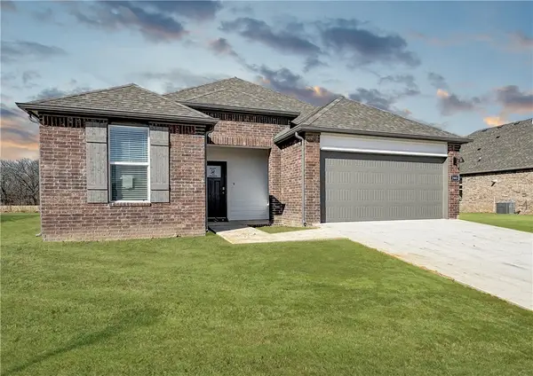 438 W Taverner Xing, Farmington, AR 72730