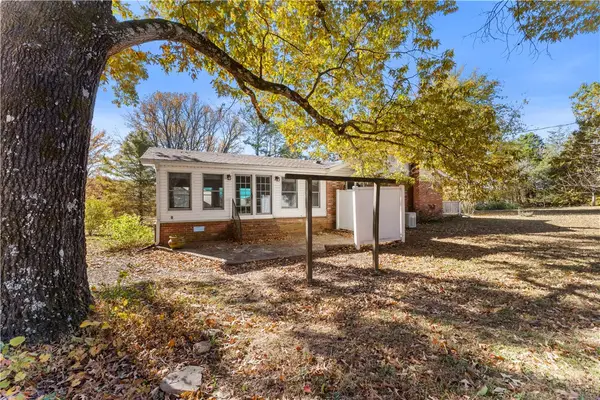 8828 S Graphic Drive, Alma, AR 72921